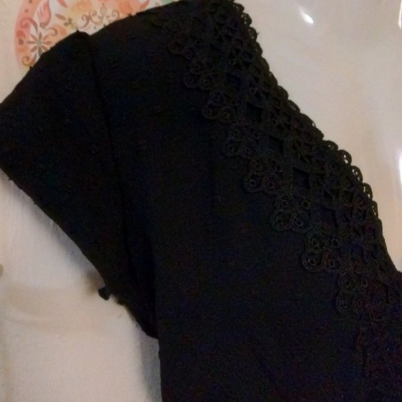 Royal Matrix (L) Polkadot Maxi with Crochet Applique Detailing - Picture 4 of 8